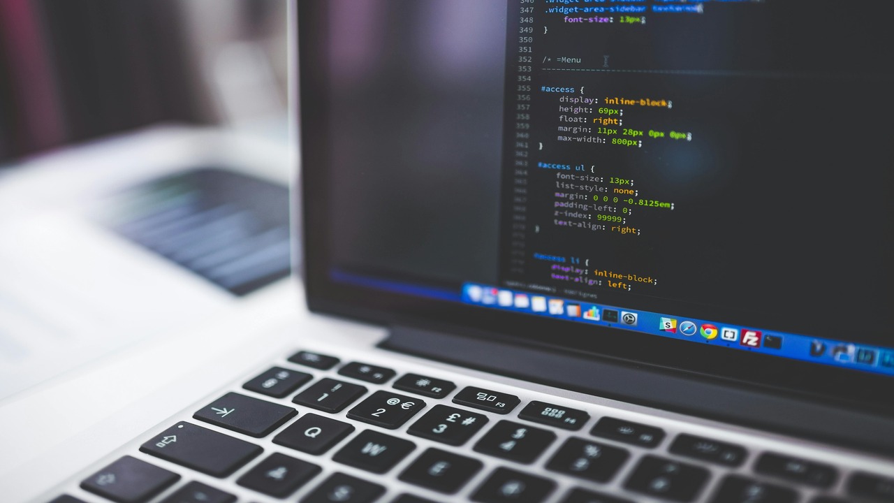 Diseño Web con Administración de Hosting y Dominio